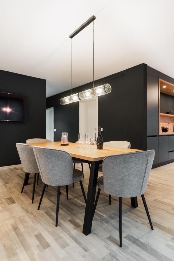 Skylark - Stockholm Penthouse With Jacuzzi, Movie Theater & Panoramic View Braşov