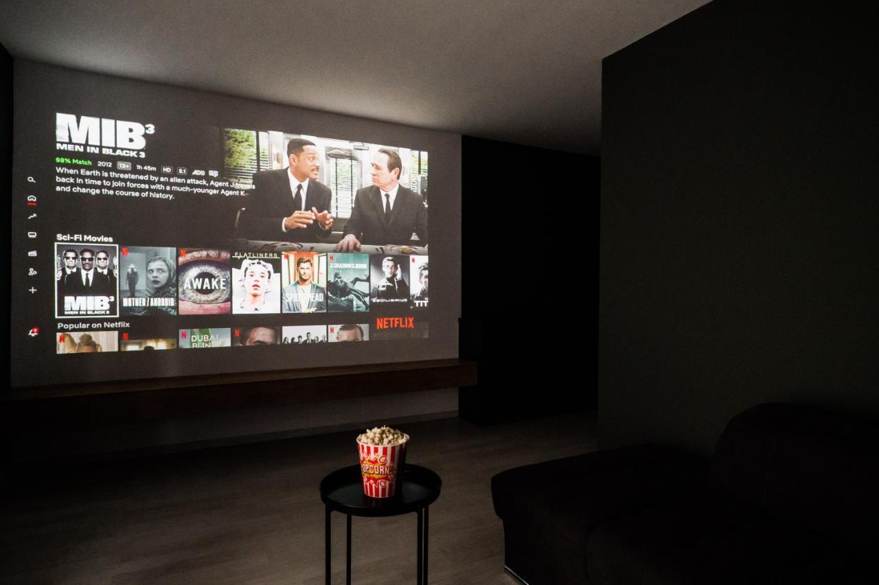 Skylark - Stockholm Penthouse With Jacuzzi, Movie Theater & Panoramic View * Braşov